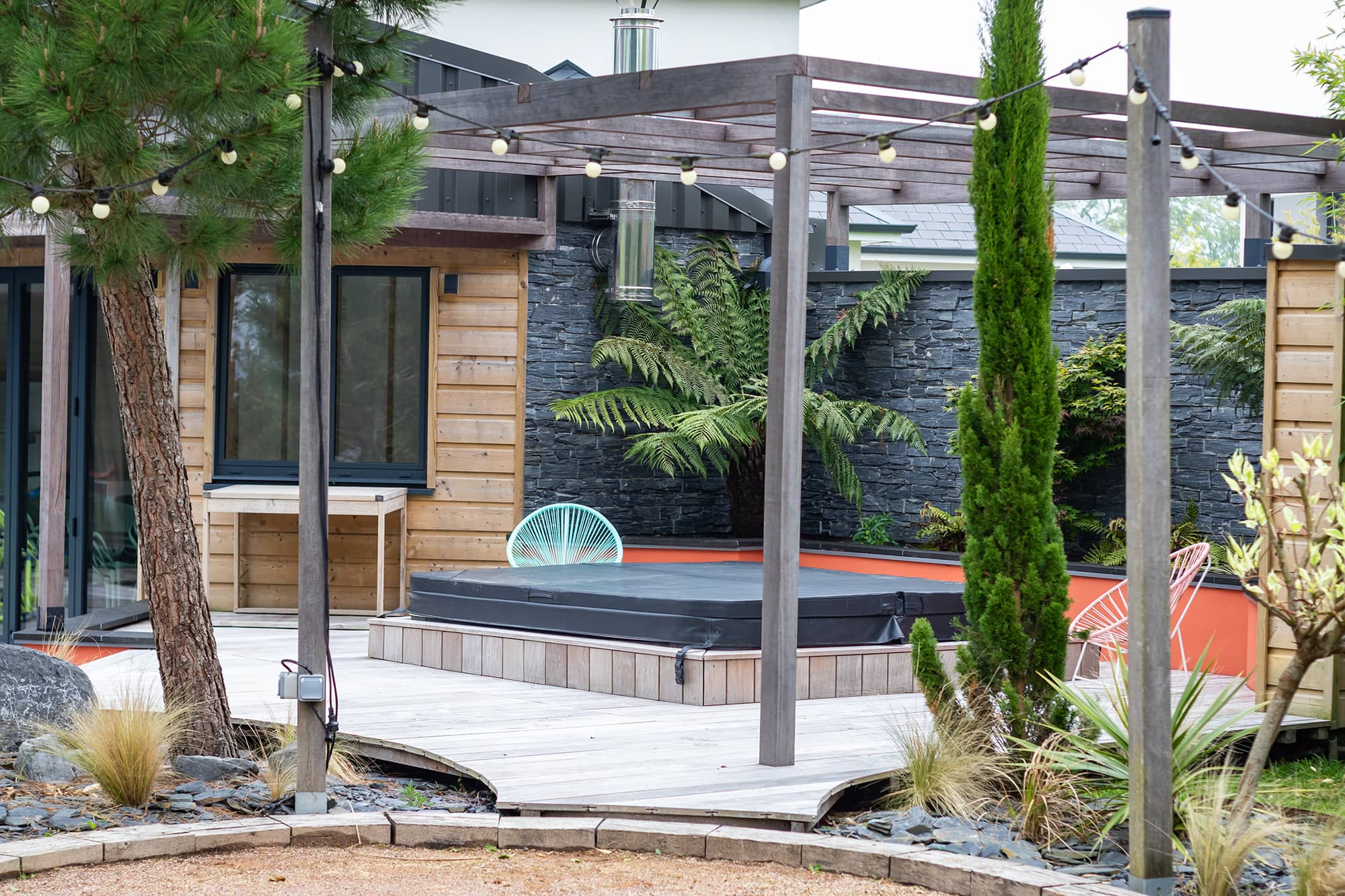 Normandie terrasse en lames d’Ipé profilées, aménagements paysagers et entretien