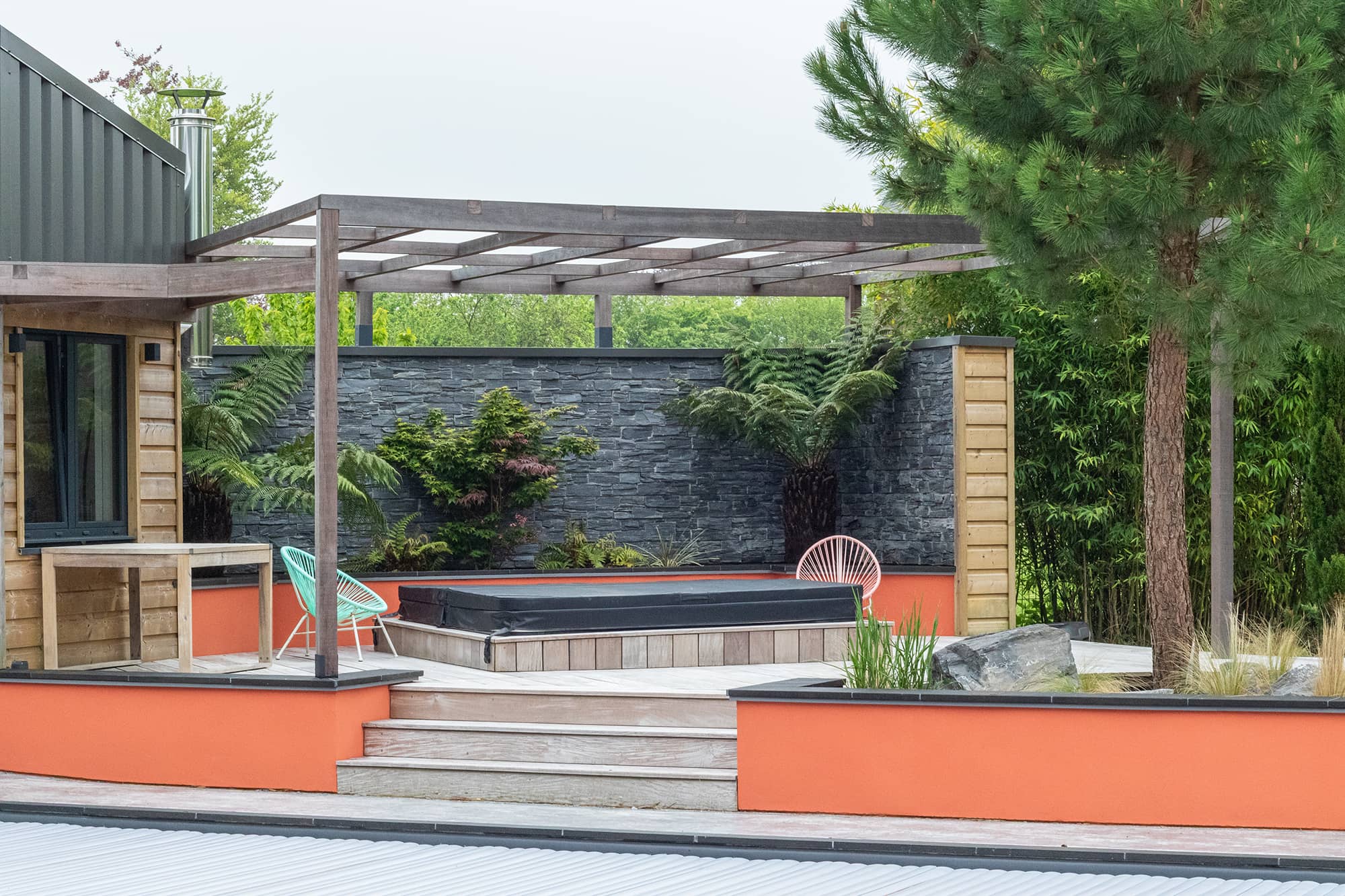 Normandie terrasse en lames d’Ipé profilées, aménagements paysagers et entretien