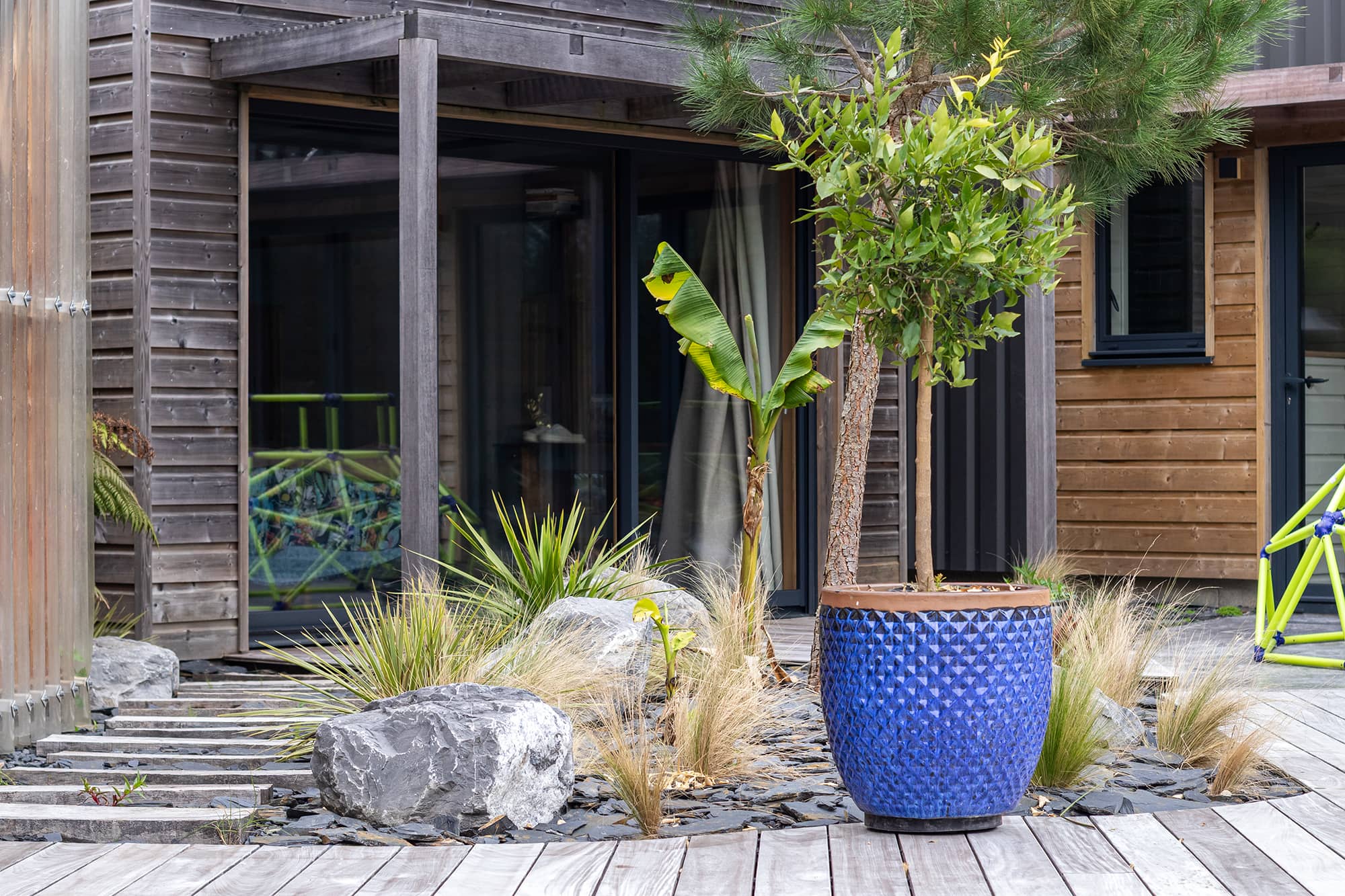 Aménagements paysagers, Entretien, Terrasse en lames d’Ipé profilées, Charleval