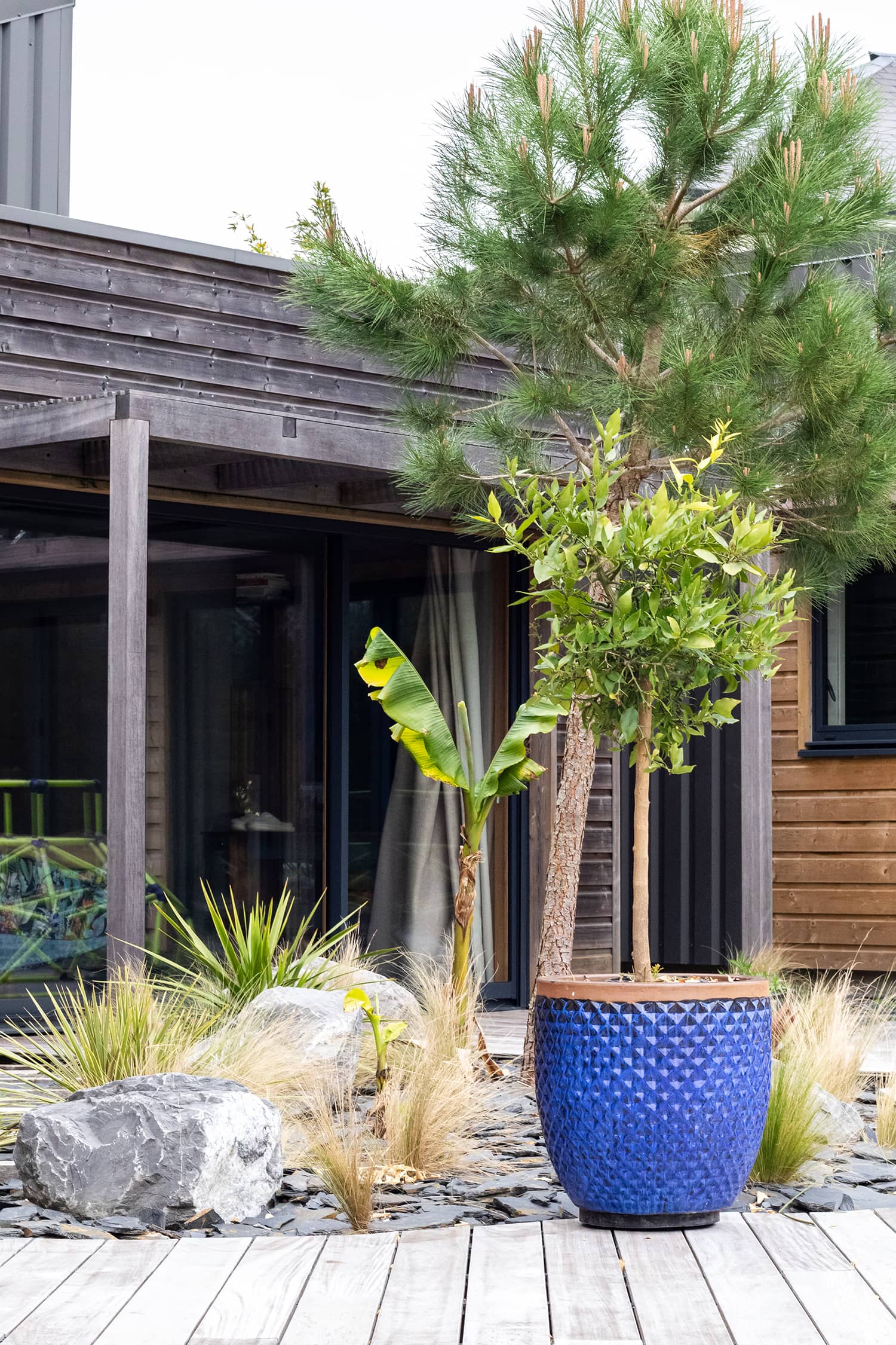 Normandie terrasse en lames d’Ipé profilées, aménagements paysagers et entretien