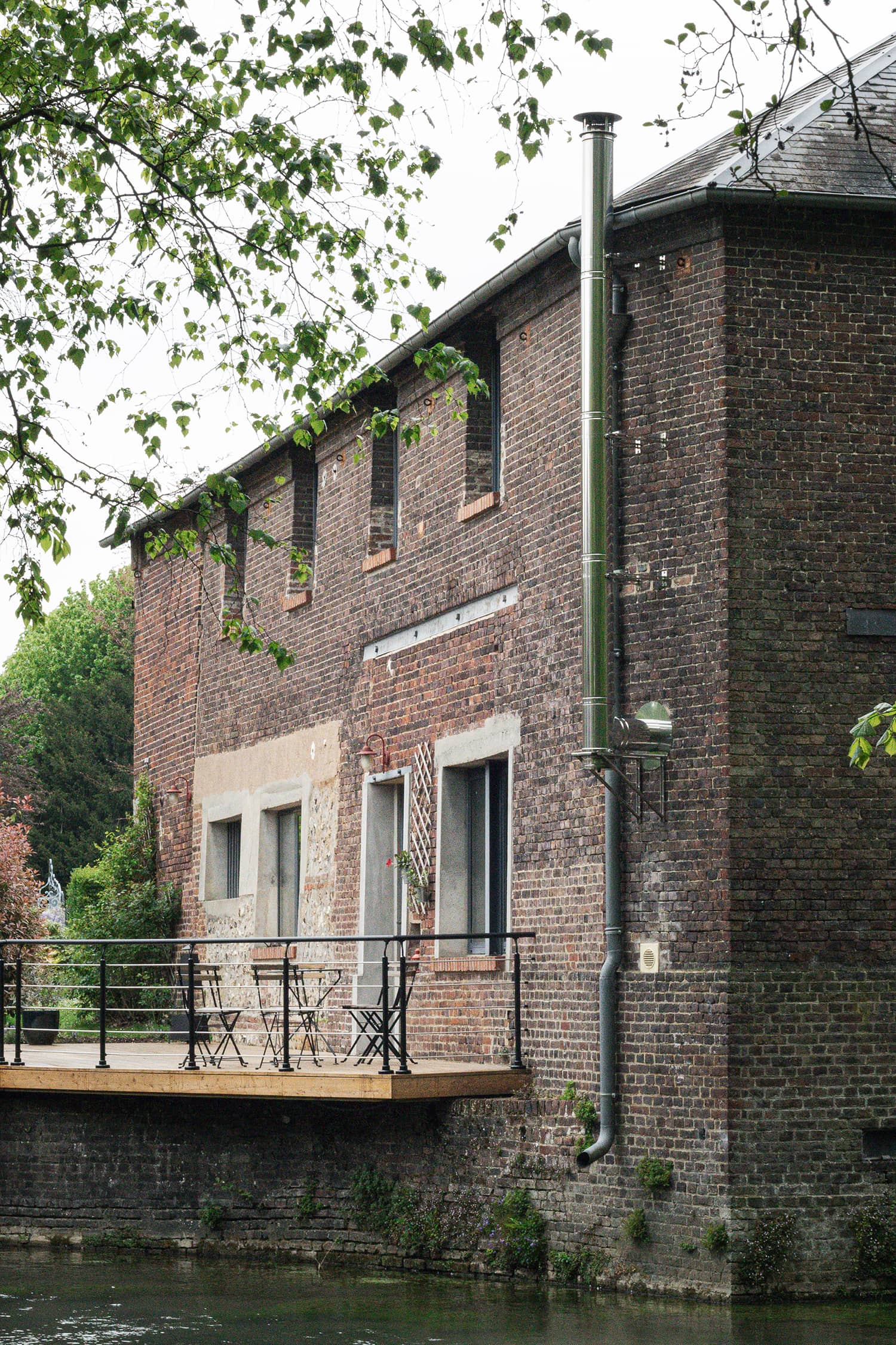 Normandie terrasse en Mélèze au dessus de l’eau