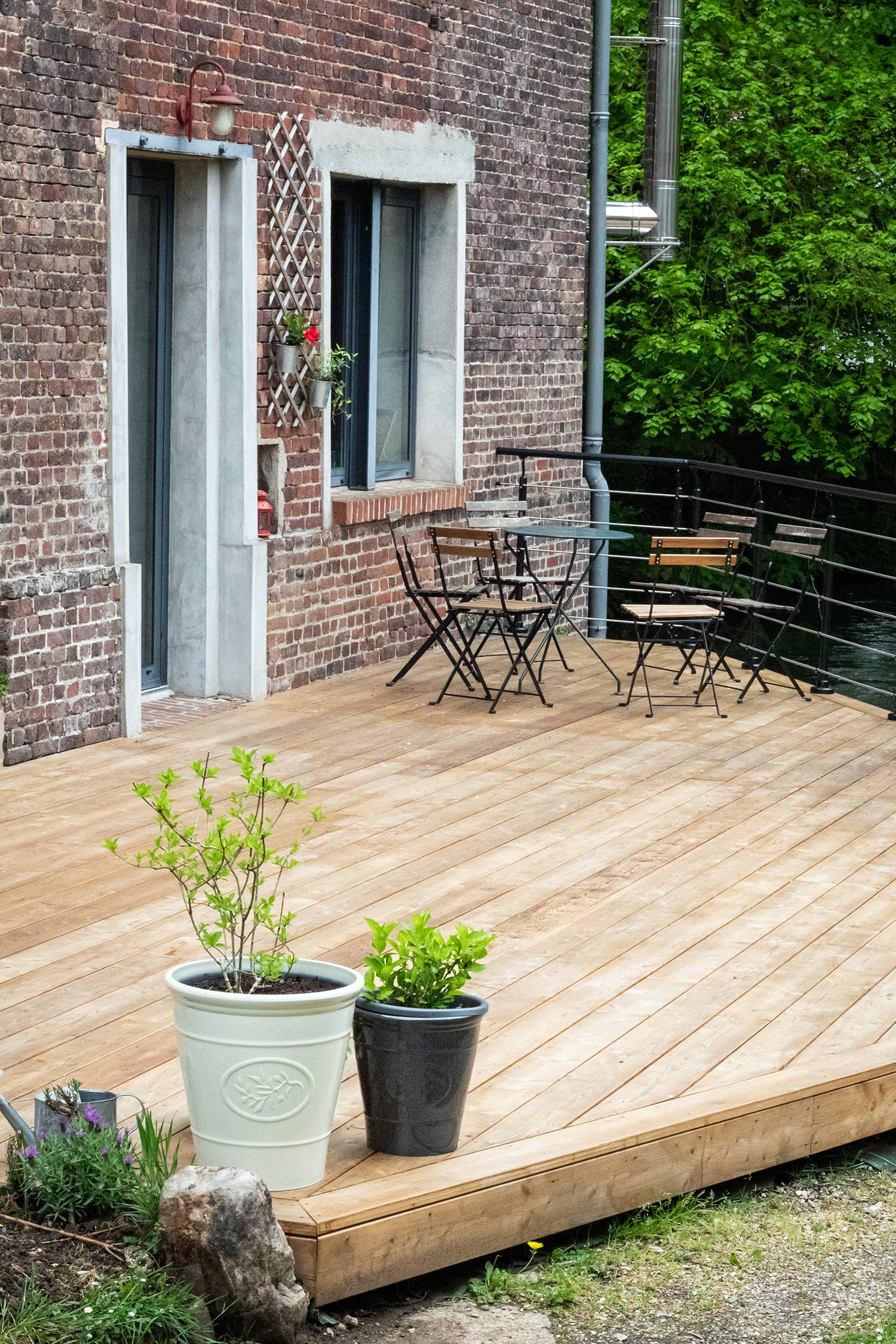 Normandie terrasse en Mélèze au dessus de l’eau