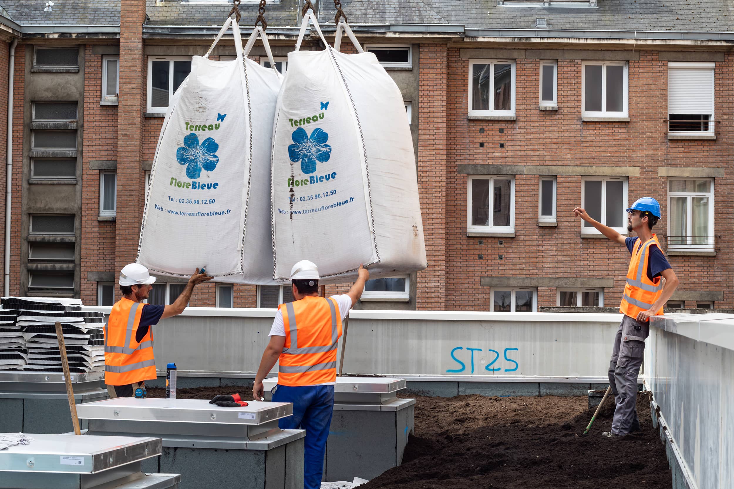 Chantier Rouen le Melville grue terre végétalisée