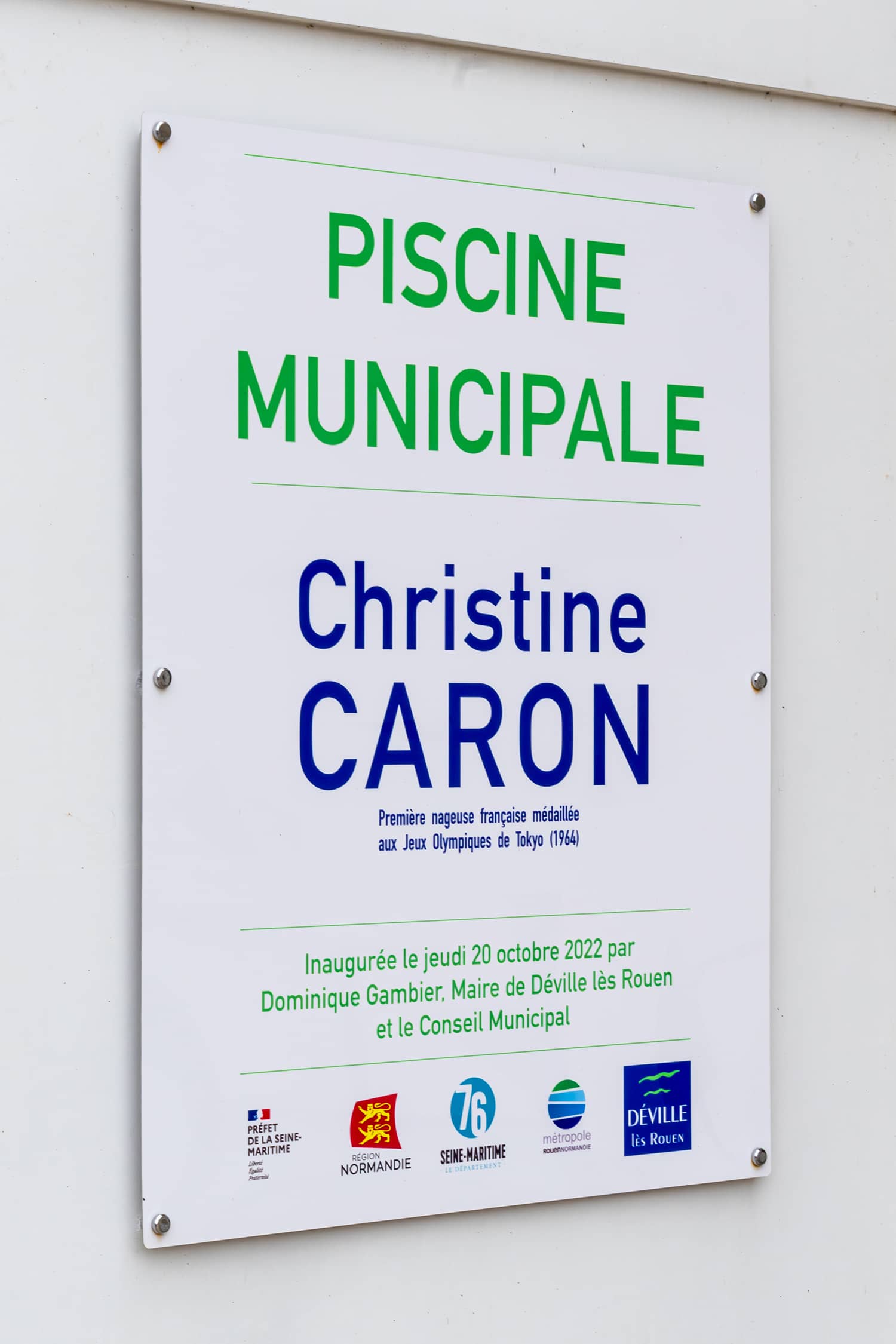 Piscine municipale Christine Caron Déville-lès-Rouen plantation paillage espaces verts